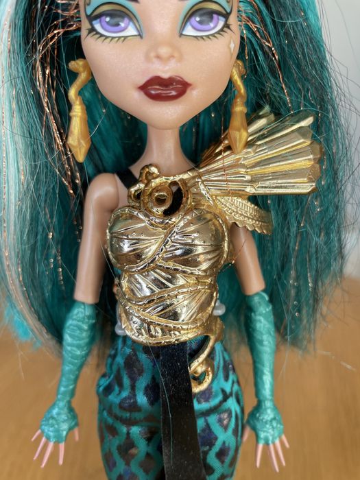 с подставкой Нефера Boo York Nefera de Nile Monster High