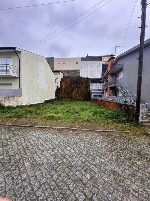 Terreno 241 m² Milheiros – Maia | Moradia 2 Pisos |
