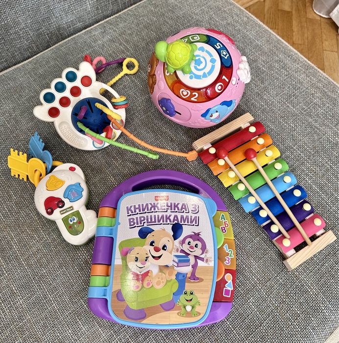 Книжечка з віршиками Fisher-Price + набір іграшок