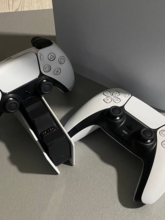 Ps5 Slim, 2 геймпада + зарядка