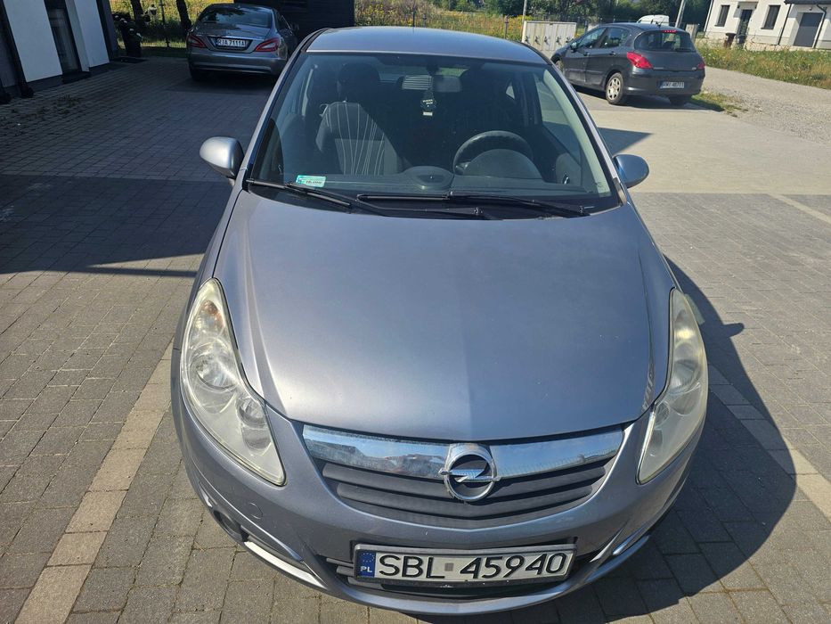 Opel Corsa D 2009 (silnik do remontu)