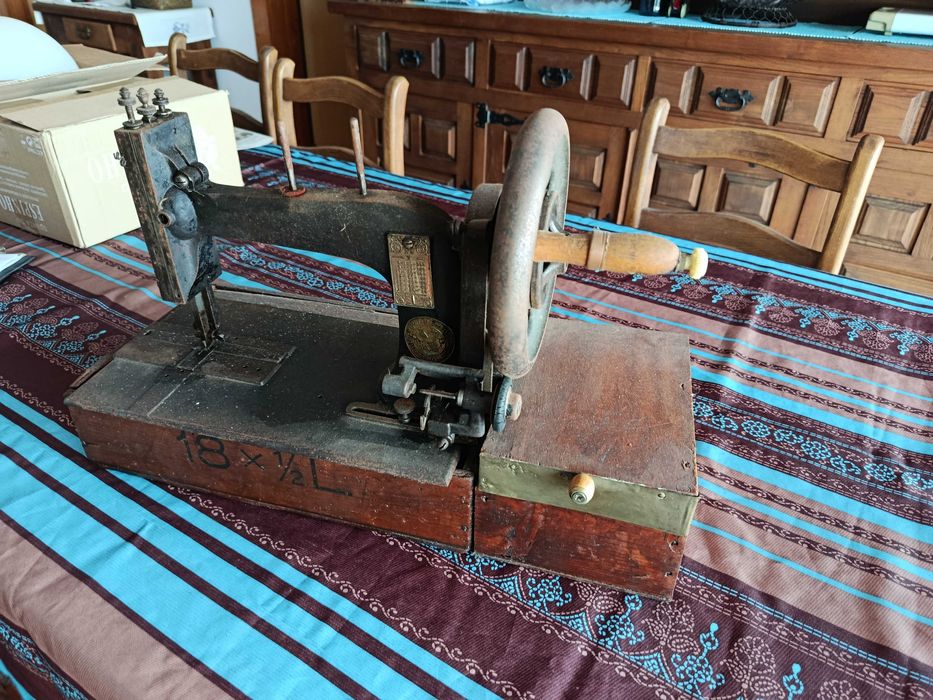 Maquina de costura manual muito antiga vintage Seidel & Naumann