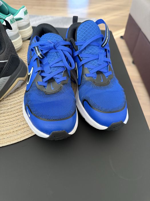 Кросівки Nike та Adidas