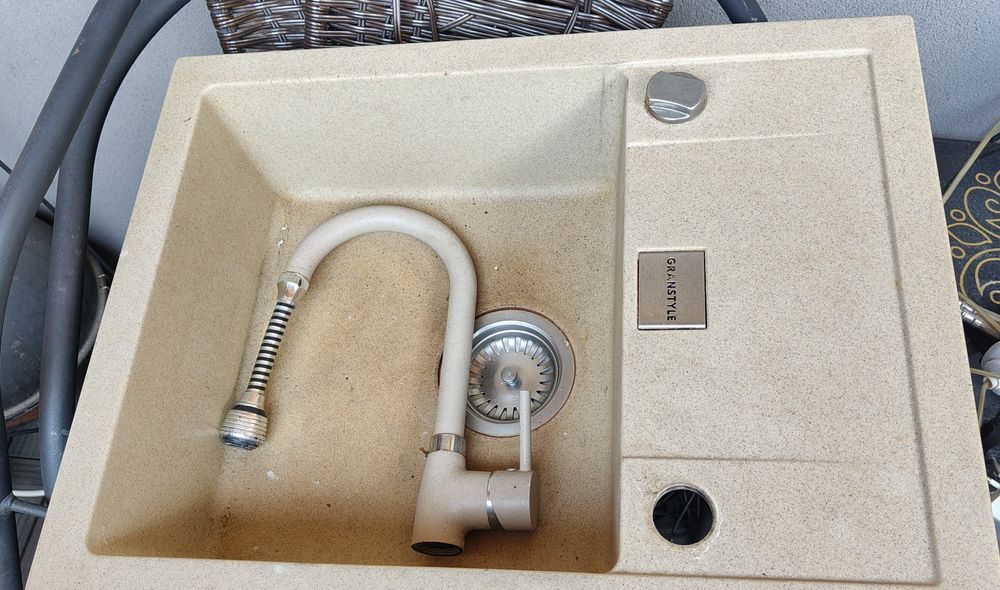 Zlewozmywak granitowy z baterią zlew beżowy