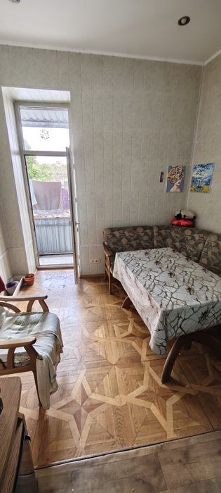 Продається простора чотирьохкімнатна квартира  в центральній частині  Одеси