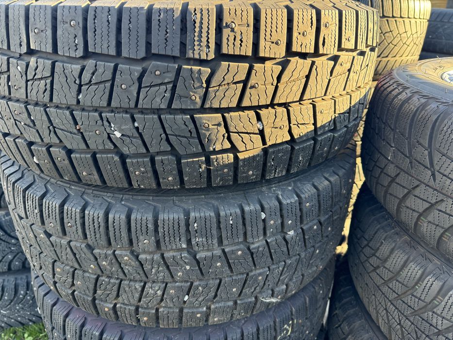 Комплект шипованной резины 225/65/16с Continental