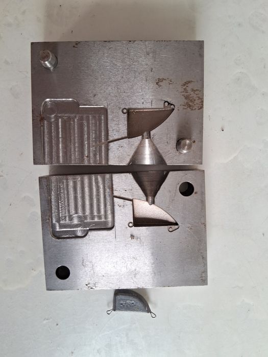 Форма для отливки джиг головок груза