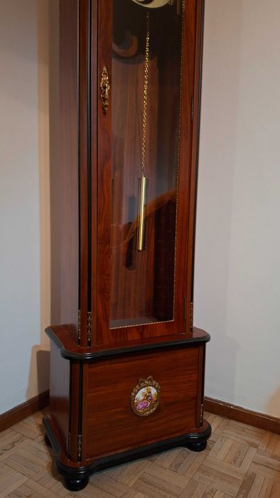 Relógio antigo de sala em bom estado