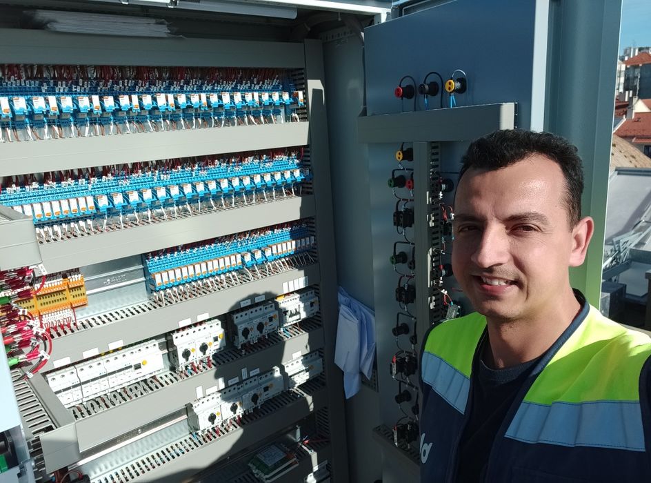 Eletricista certificado