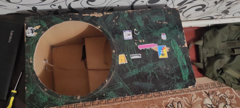 Сабуфер,динаміки,усілок,конденсатор