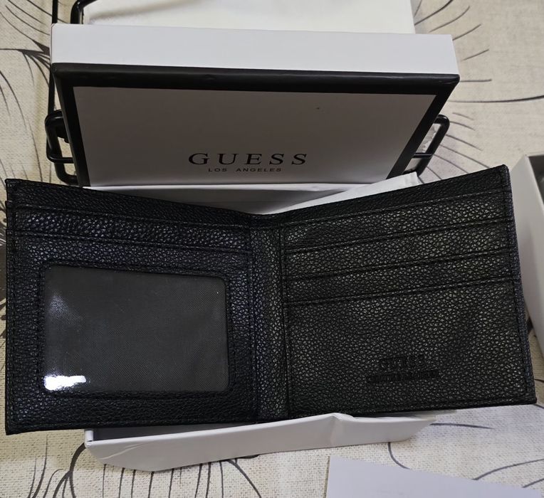 Carteira Guess (nova) na caixa