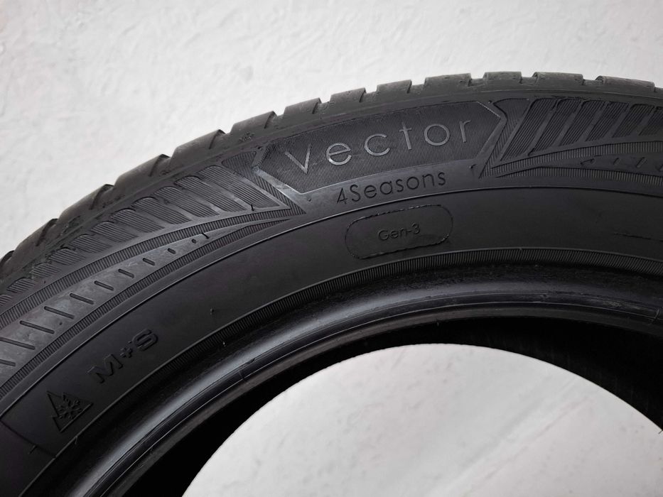 1x 235/55R18 Goodyear Vector 4seasons G3 6,1mm 25r.
