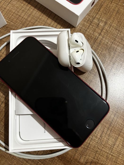 iPhone SE 2020 + AirPods