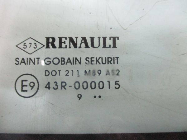 Vidro triangular da porta trás esquerdo RENAULT Megane III (BZ0_)