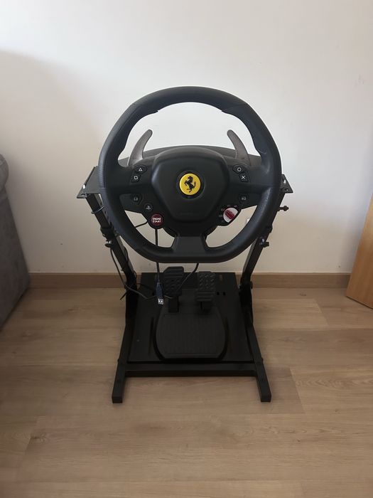 Simulador de corrida Ferrari Thrustmaster