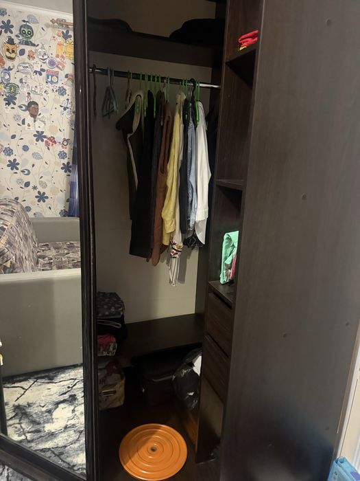 Продам угловой шкаф купе