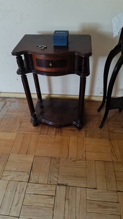 Vários móveis em bom estado como se vê nas fotos