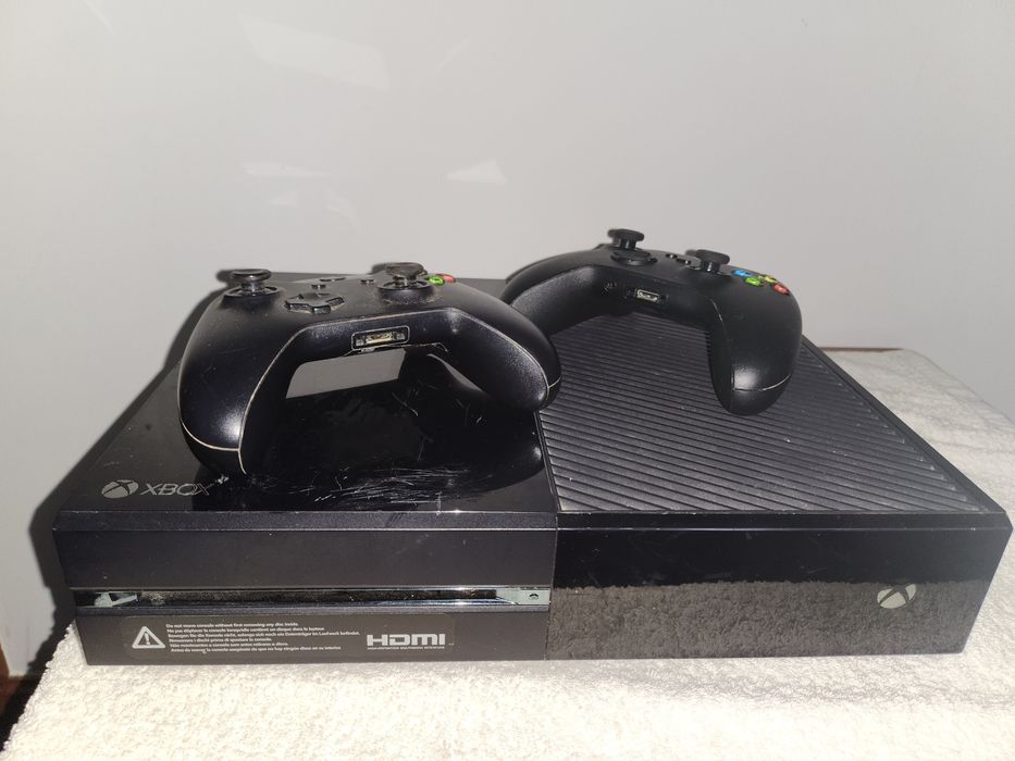 Xbox One Fat + 4 jogos