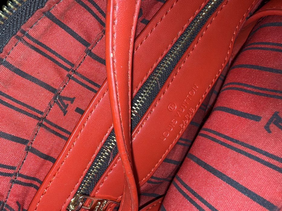 Mini Metis Louis Vuitton c/ detahes Vermelhos