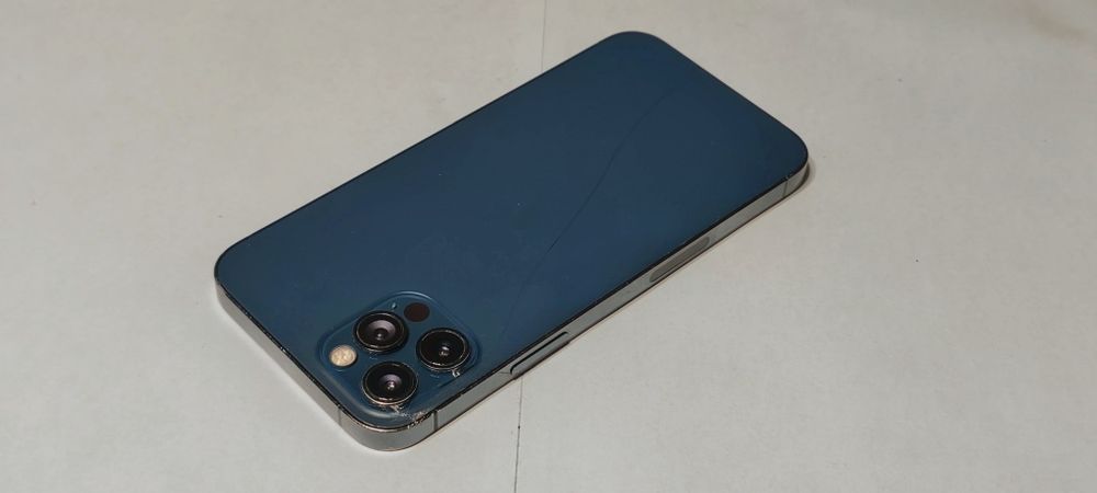 iPhone 12 Pro 128GB z nową bateria - wada ekranu