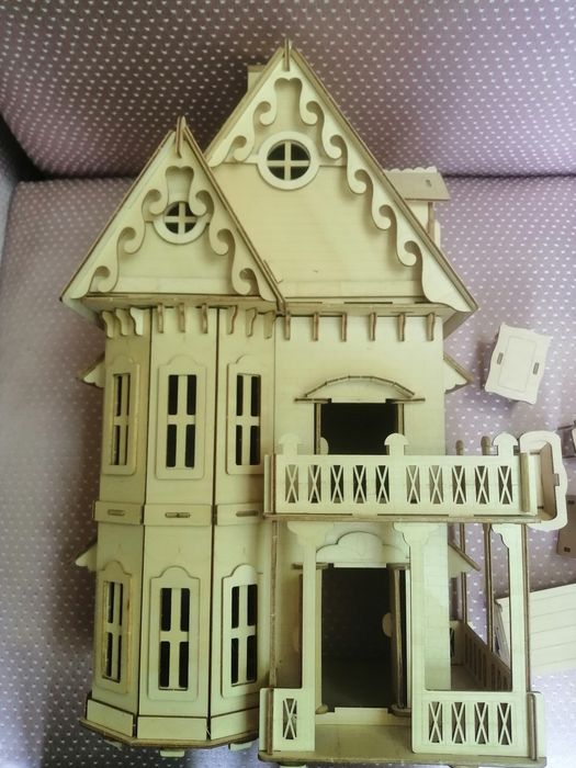 Ляльковий будинок з деревини