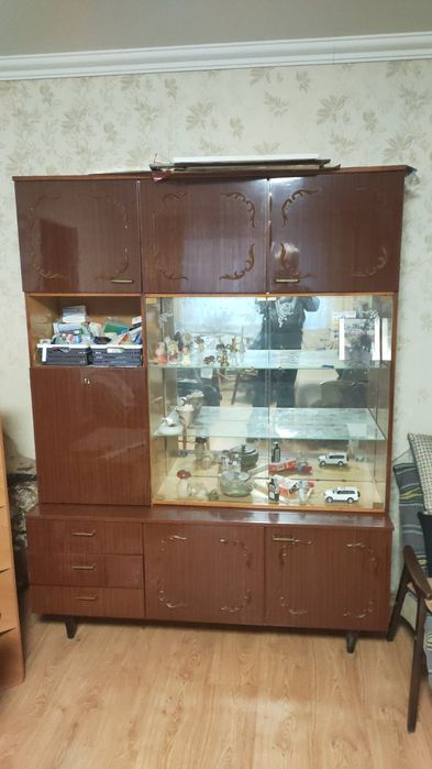 Продам 2 серванта от стенки