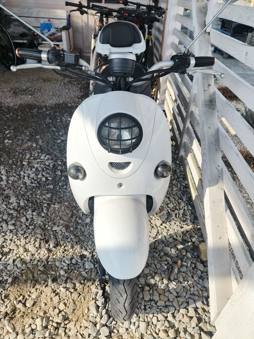 Skuter MASH 50, jak Vespa