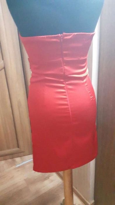 Seksowne czerwone sukienki