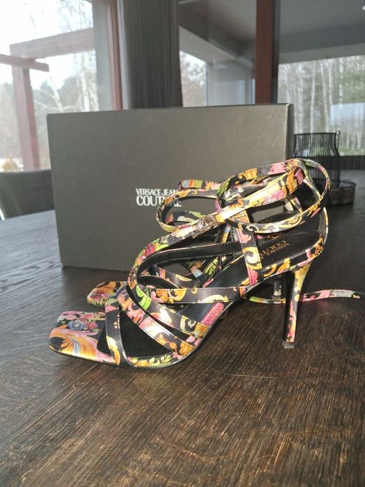 Szpilki sandalki versace