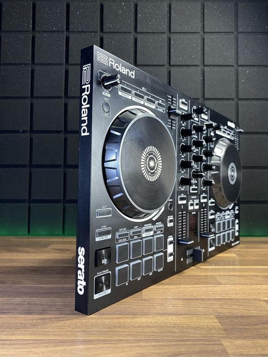 DJ контроллер Roland DJ-202