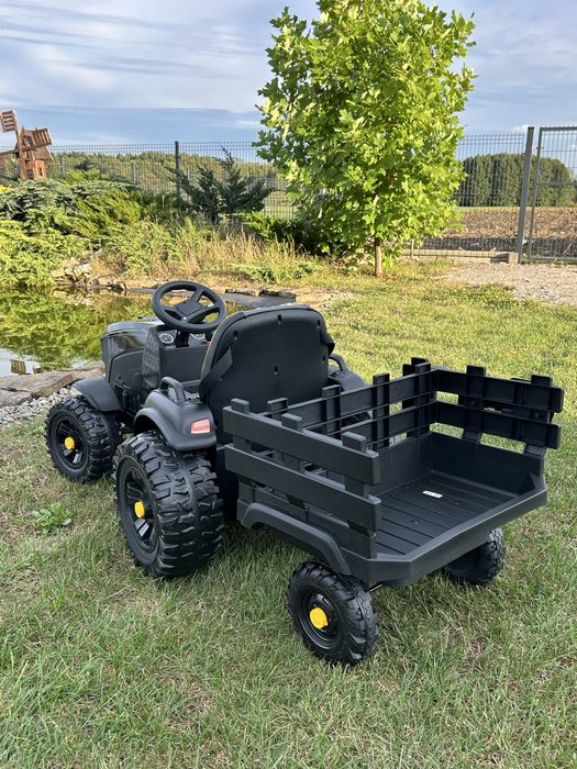 Duży Traktor na akumulator z Przyczepką Pilot 2x45Watt czarny
