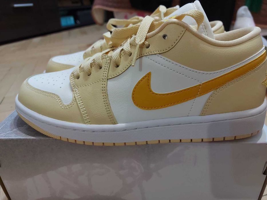 Кросівки жіночі Nike