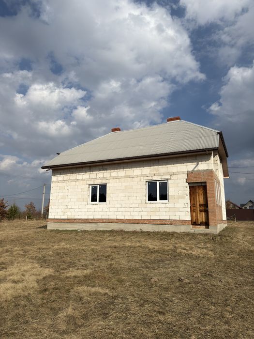 Продається будинок у с. Стадники (Львівська обл.).