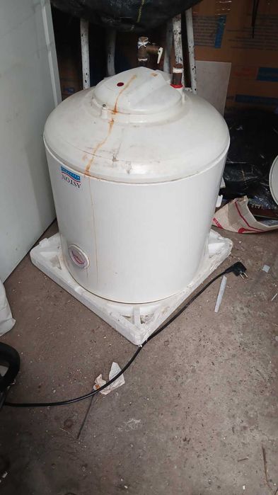 Болер на 50л  та на 100 л  на запчастини   СМС НЕ читаю е  телефон