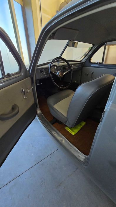 Carro VOLVO 444 Marreco