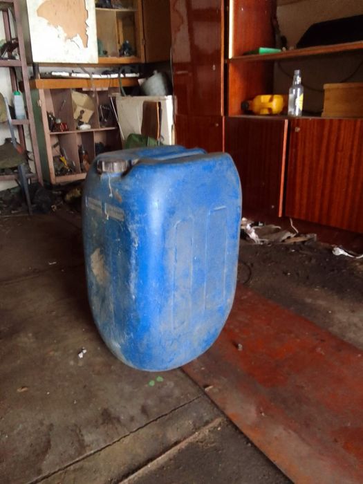 Канистры продам)))