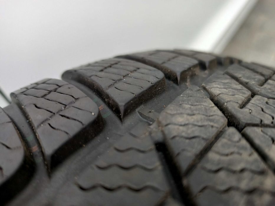 Opony Zimowe 17 cali 225/60/17 "PIRELLI SCOTTOZERO 3"