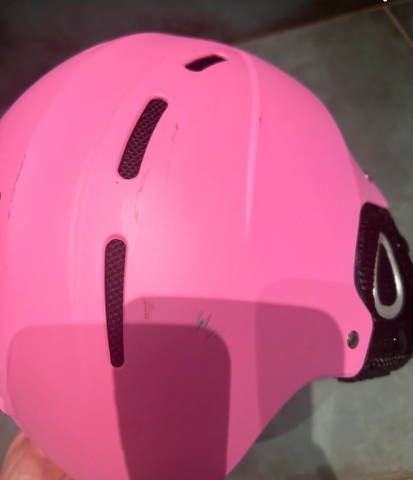 Nowy kask narciarski snowboardowy