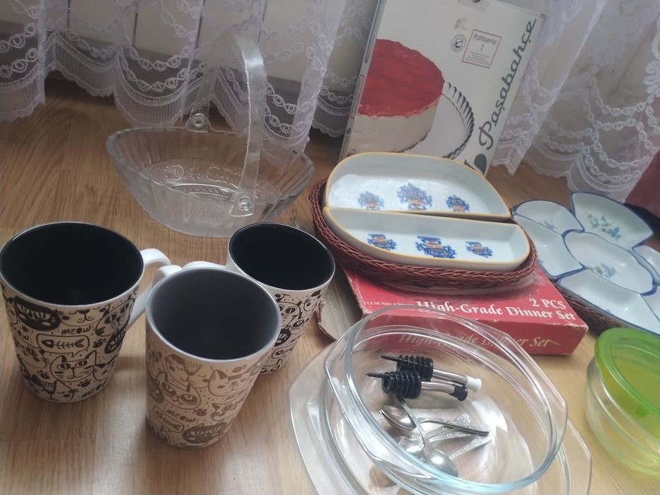 Тарелки блюдо ваза чашка конфетница салатница  сахарница тортовница