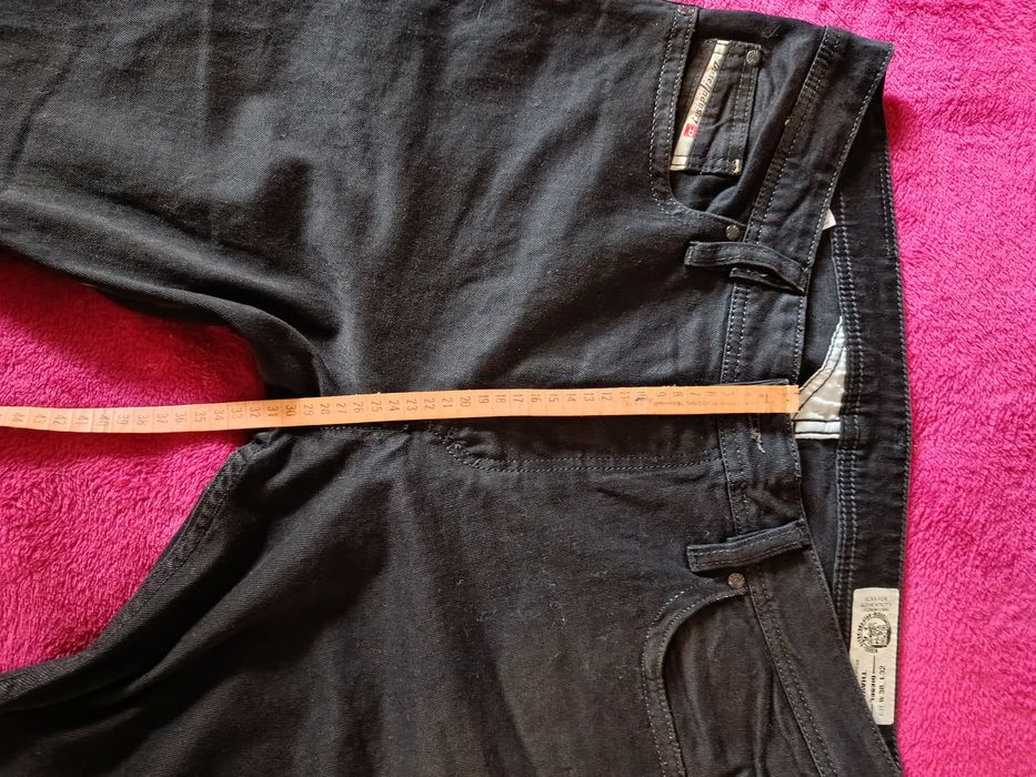 Джинси бренду дизель...