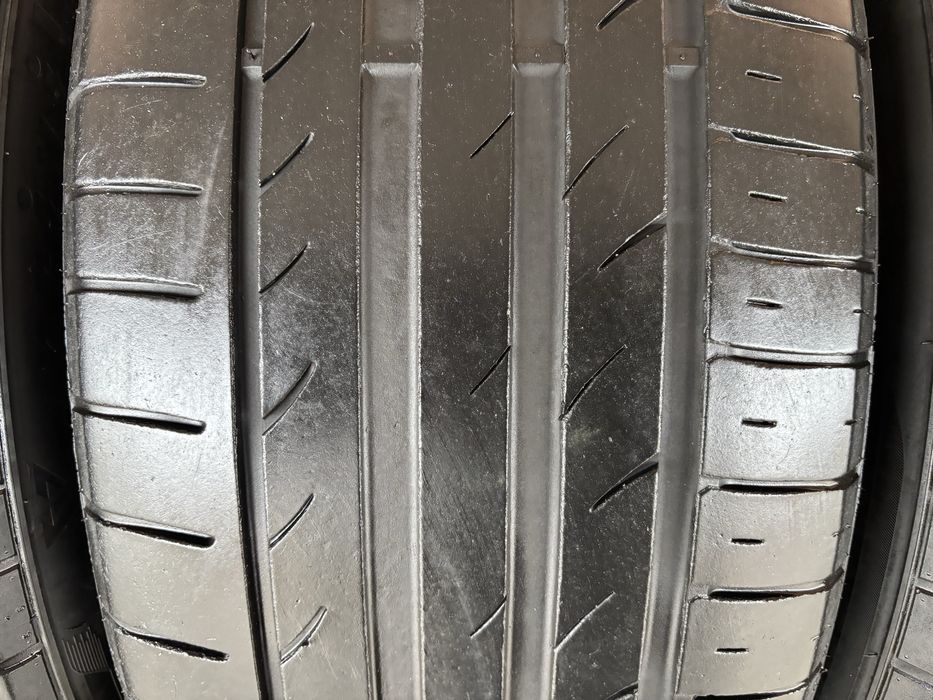 Комплект літніх шин 235/45R19