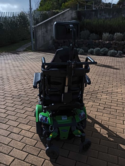 Cadeira de rodas eElétrica IVANCARE