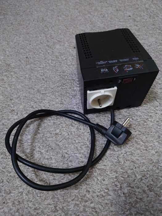 Стабілізатор напруги Powercom TCA-3000