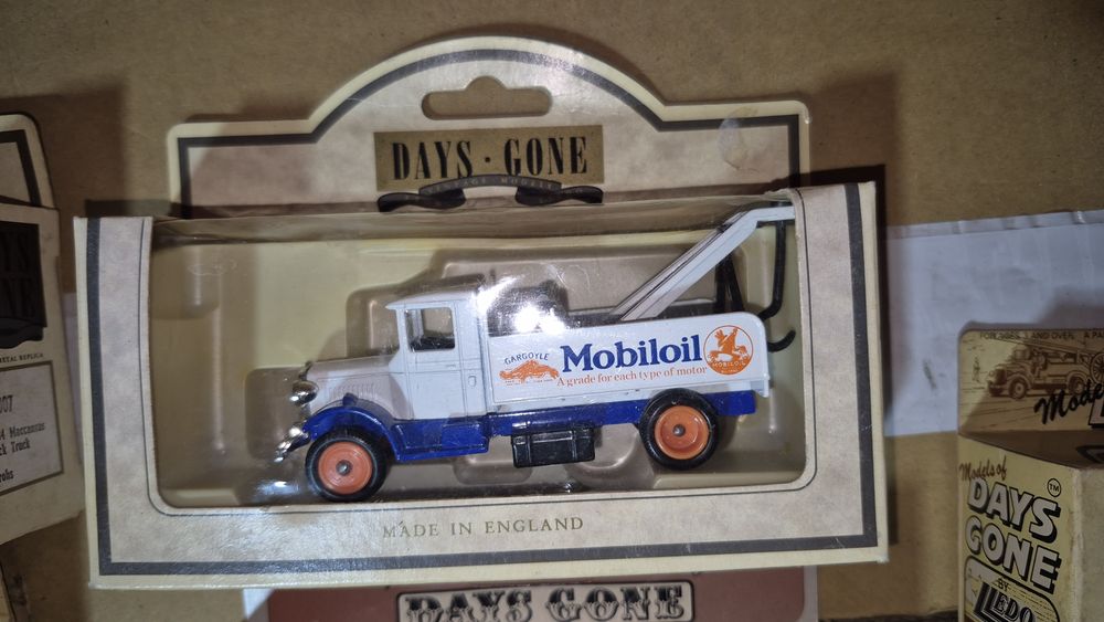 Stare autka lledo, matchbox 11szt kolekcjonerskie