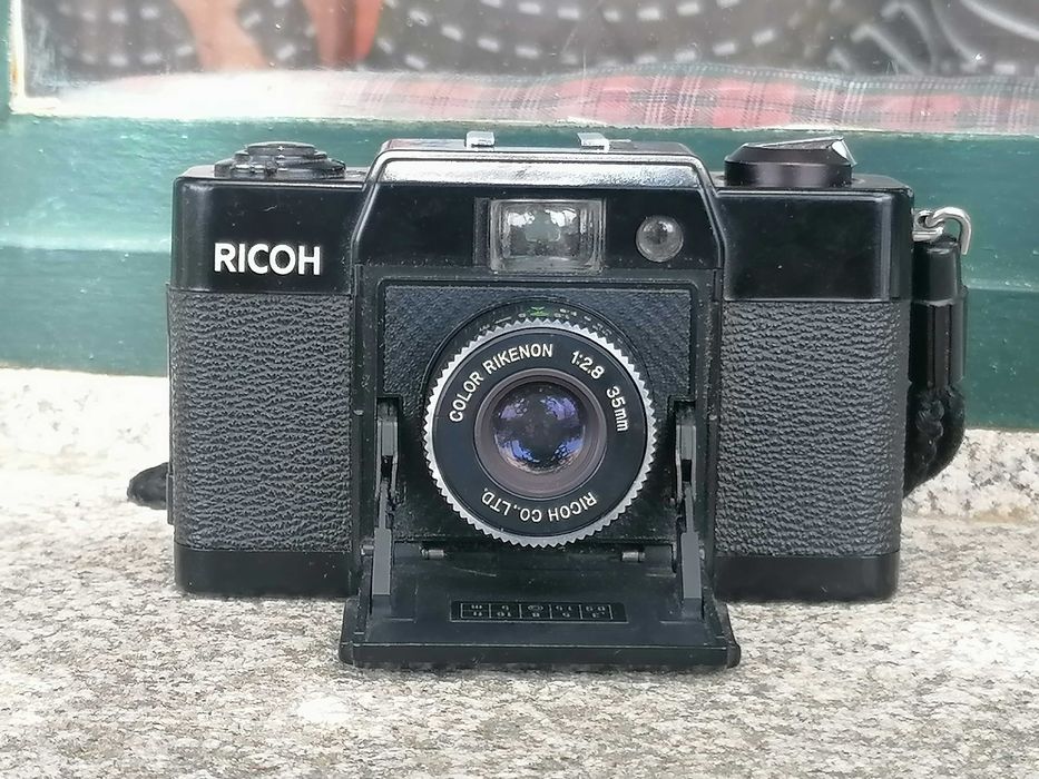 Câmara analógica Ricoh FF1