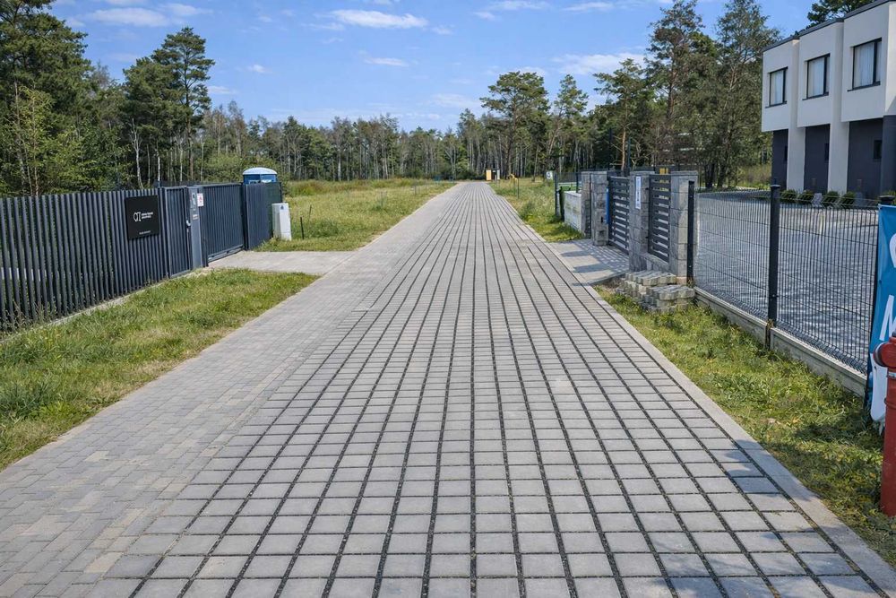 Działka inwestycyjna między morzem Bałtyckim a jeziorem Jamno, z gotowym projektem budynku usługowego - Więcej