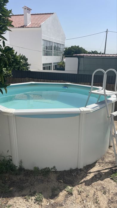 Piscina com estruta em aco