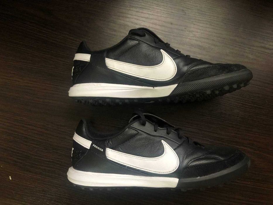 Футбольні кросівки Найк