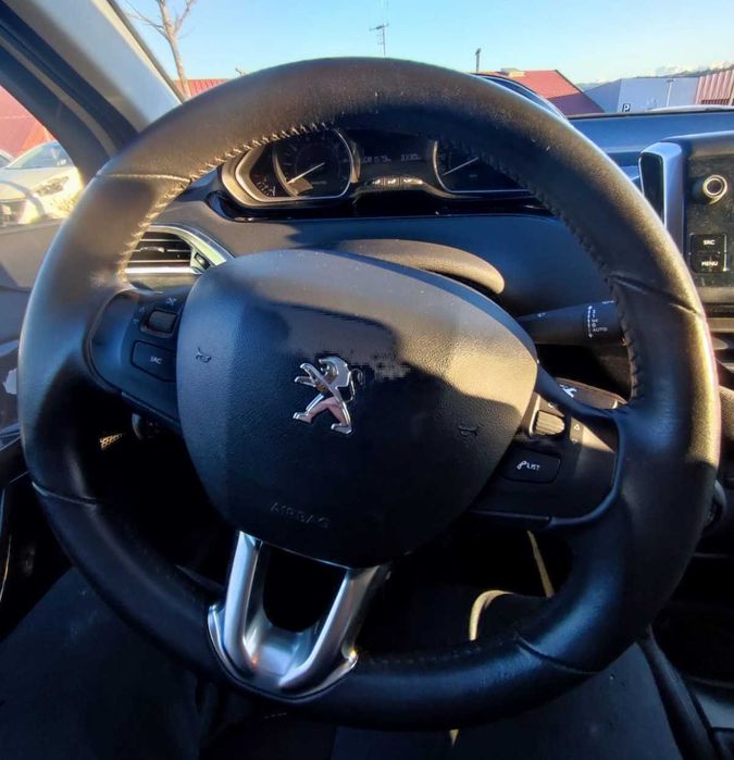 PEUGEOT 208 1.2 PURE TECH de 2016  com 81 000 Km