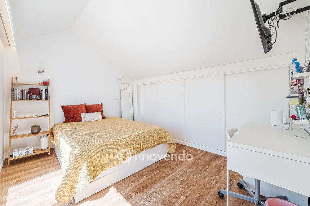 Moradia T3+1 moderna, com garagem e áreas amplas, em Alcochete